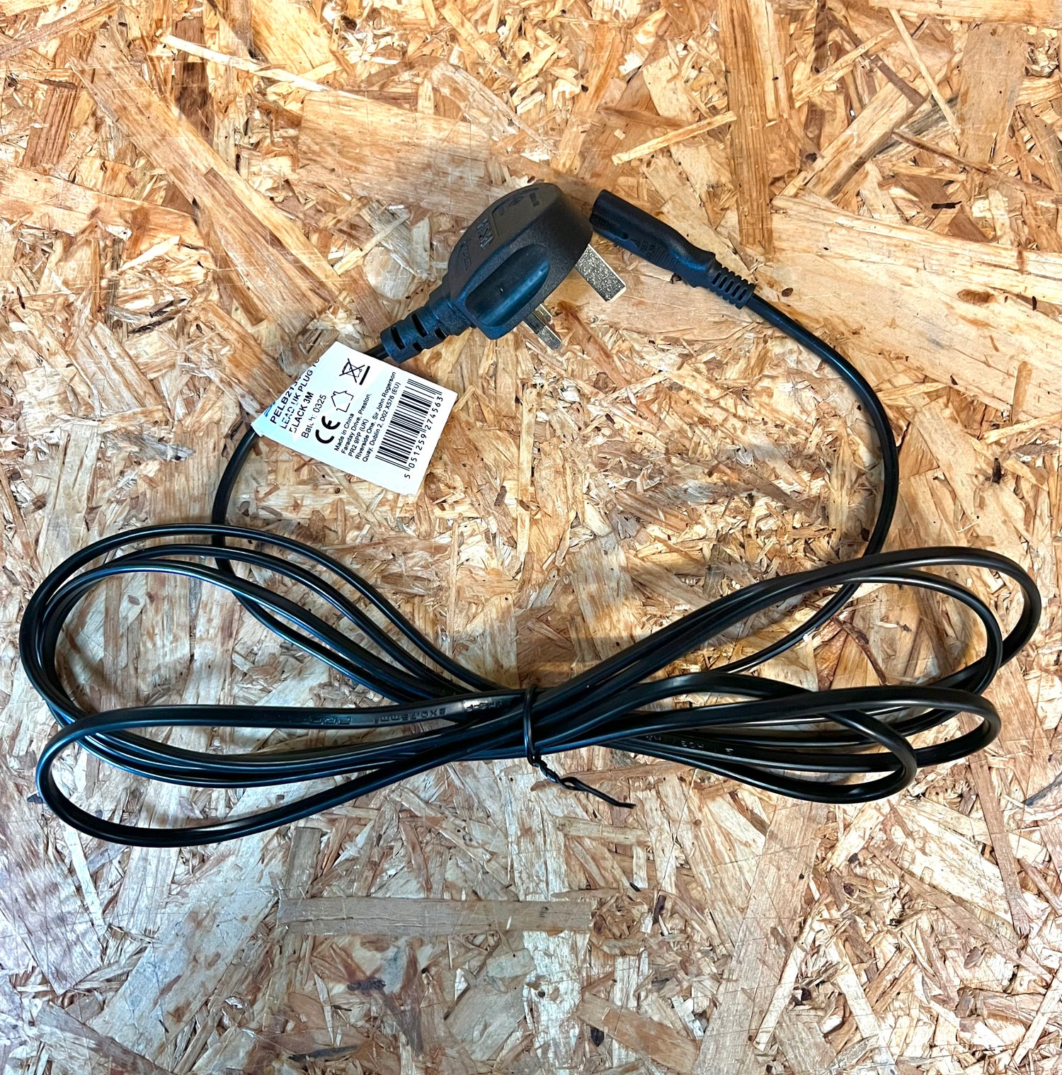 UK Mains Plug with 3A Fuse to 'Figure 8' (C7) Mains Straight Cable Lead in Black