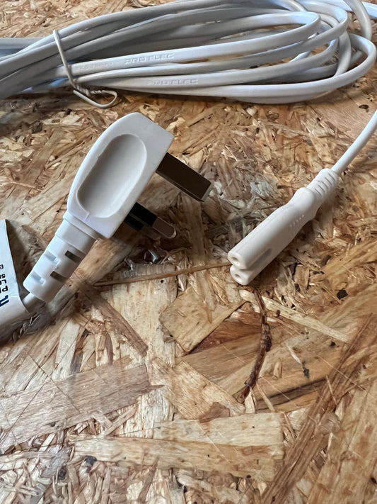 UK Mains Plug with 3A Fuse to 'Figure 8' (C7) Mains Straight Cable Lead in White
