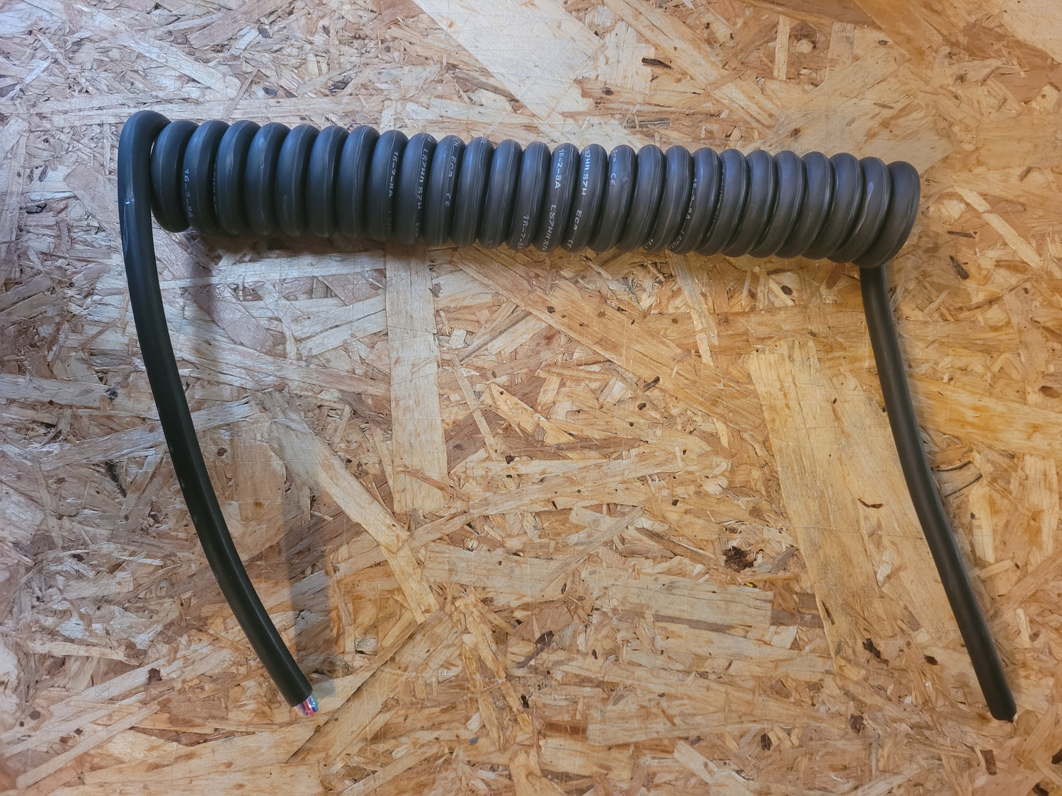 12 Core, 0.5sqmm Black Coiled LSZH Data/ Power Cable