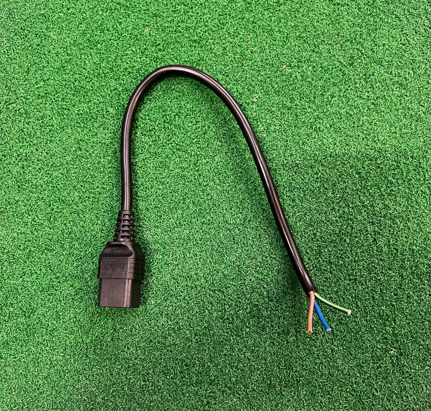 C19 IEC Socket Moulded to a 3 Core, 1.5sqmm Straight PVC Cable