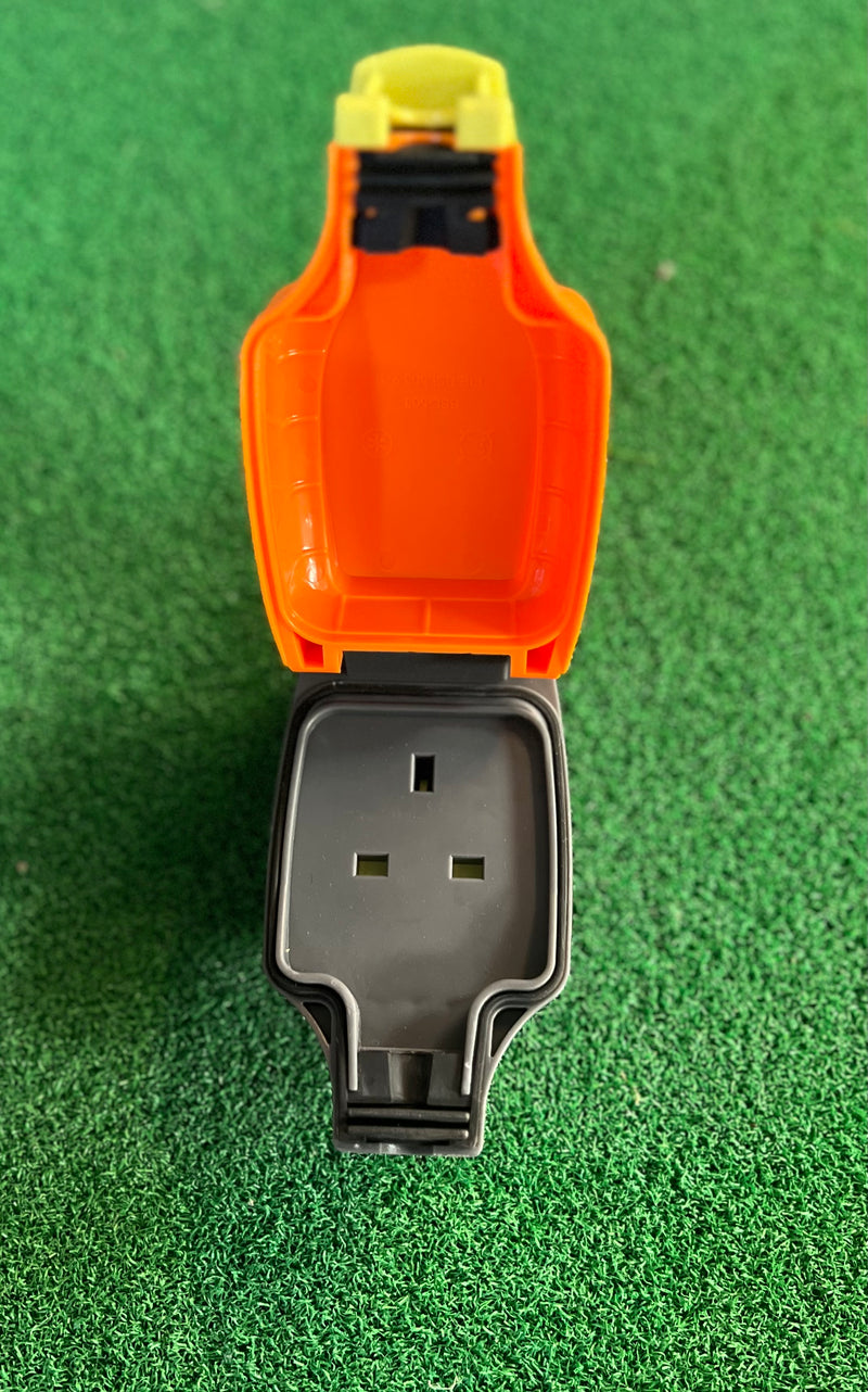 Camping Mains Hook Up power Lead, with IP44 connector and Masterplug weatherproof socket